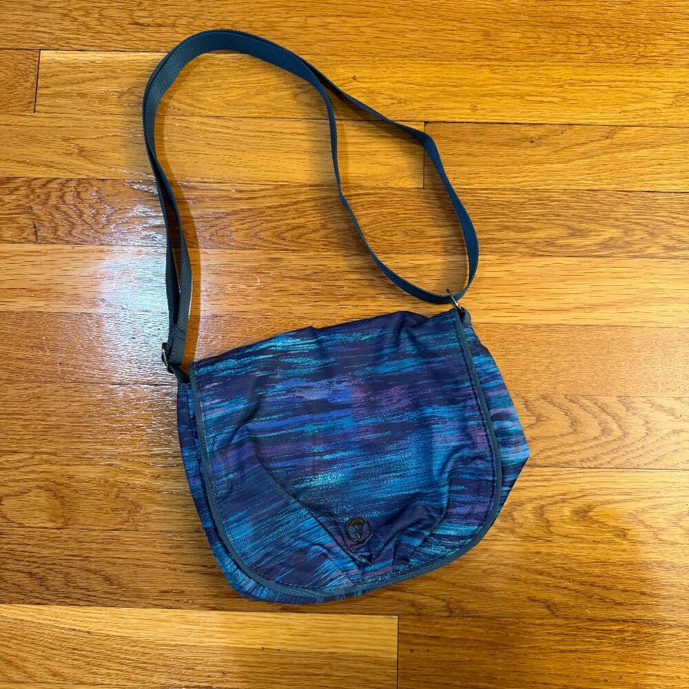 Ivivva (Lululemon kids) Endless Play Bag in Blue/Purple Crossbody Purse/Bag